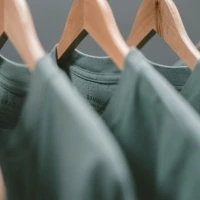 Back to basic : 5 bonnes raisons de choisir le textile publicitaire