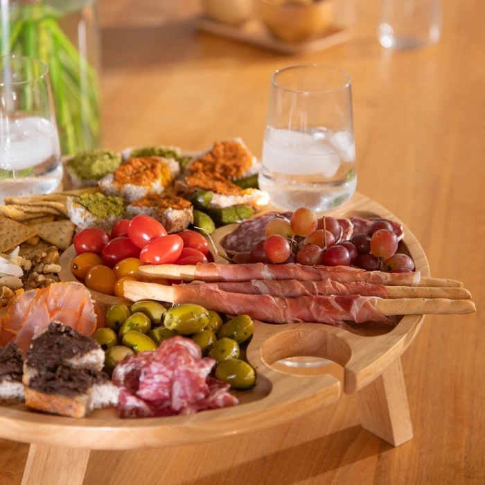 Appetizer platter with feet