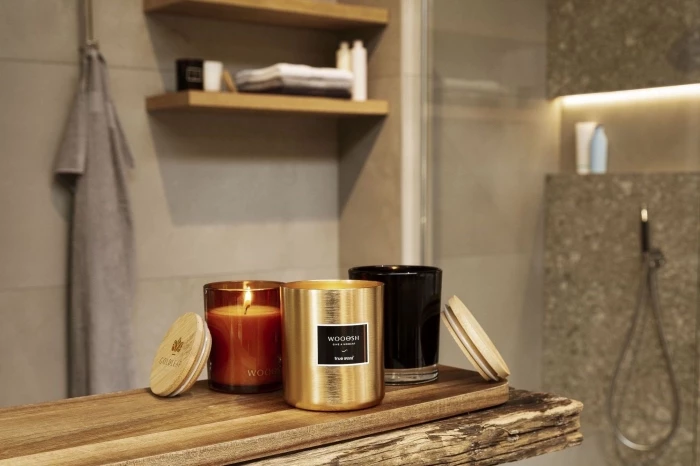 Wood scent candle