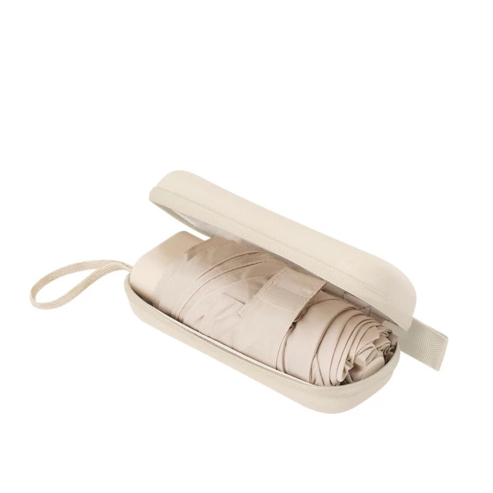 Parapluie pliable et sa housse rigide