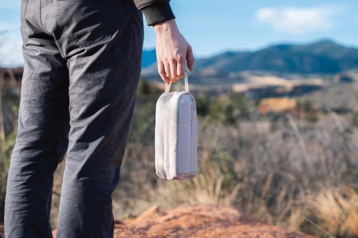 Trousse recyclée 24 x 13,5 x 9 cm- 2% water.org