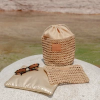 Bourse en raphia 16 x 15 cm