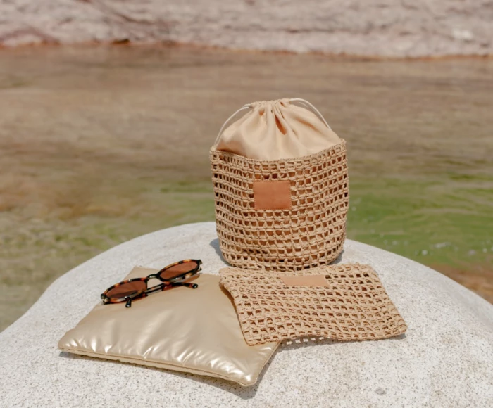 Bourse en raphia 16 x 15 cm