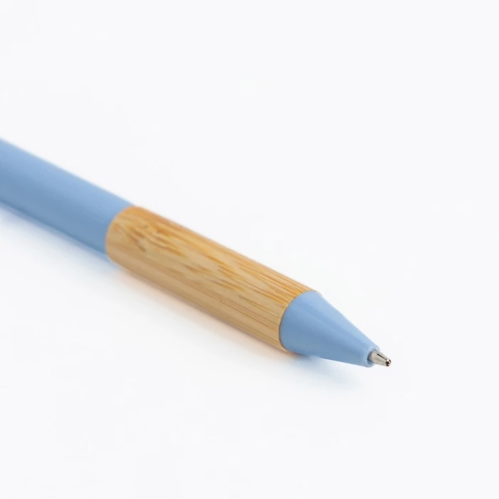 Stylo issu de composants récupérés & bambou