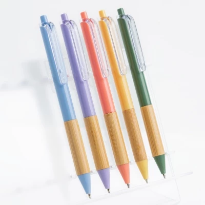 Stylo issu de composants récupérés & bambou